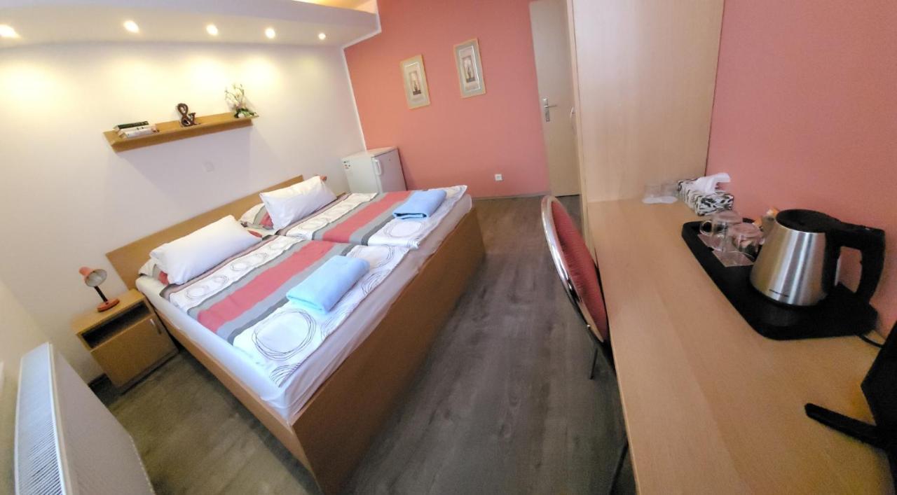Hotel Gol Prostejov Ngoại thất bức ảnh
