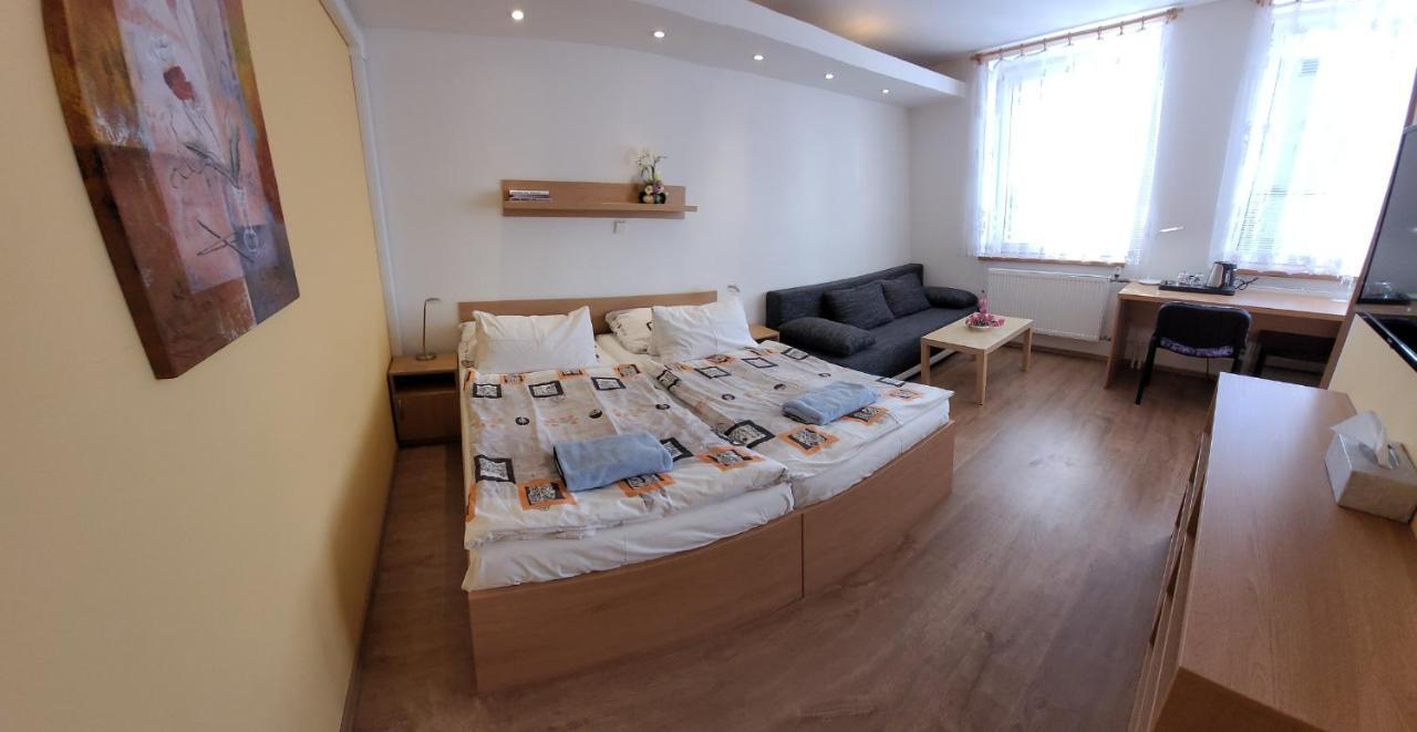 Hotel Gol Prostejov Ngoại thất bức ảnh