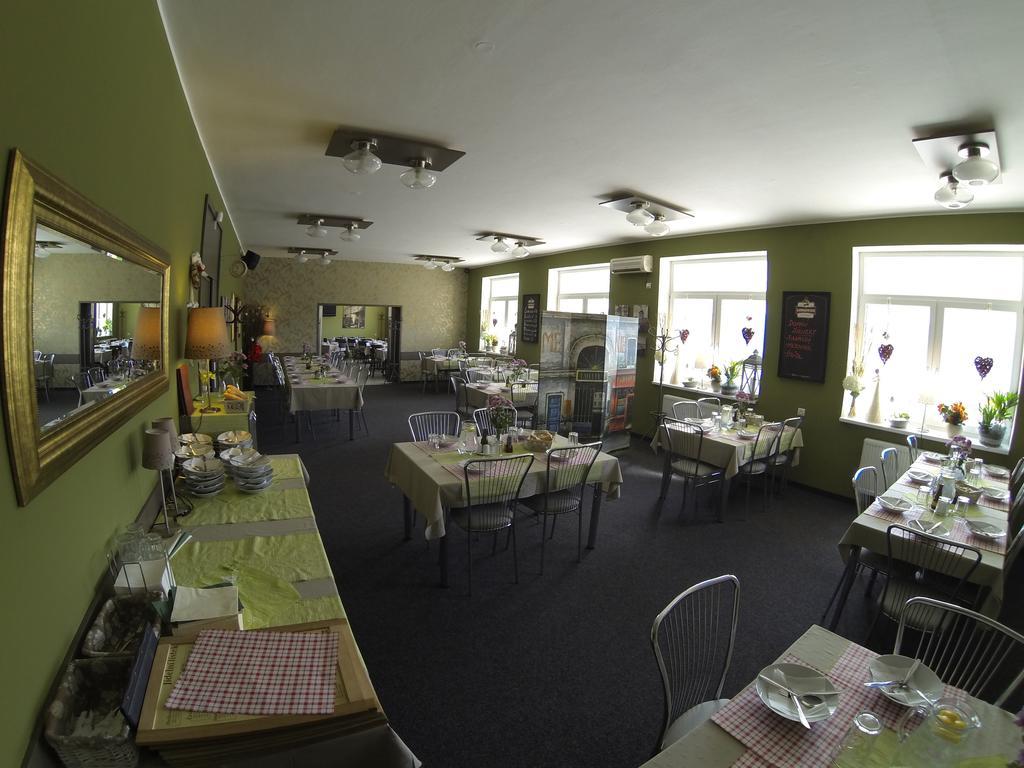 Hotel Gol Prostejov Ngoại thất bức ảnh